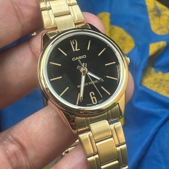 Casio Watch for Ladies or teen , new item, Stainless Steel, 30mm Diameter - Picture 2 of 8